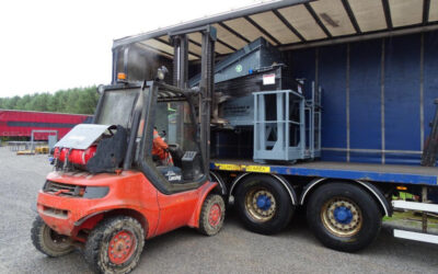Two More Compact Screens sold and loaded ready for export.