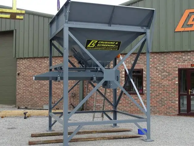 Compact bag filling machine Small capacity hopper - Bag filling machine