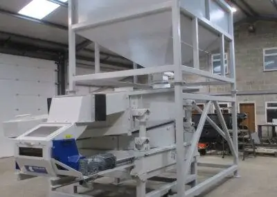 Rotary screen for wood pellets